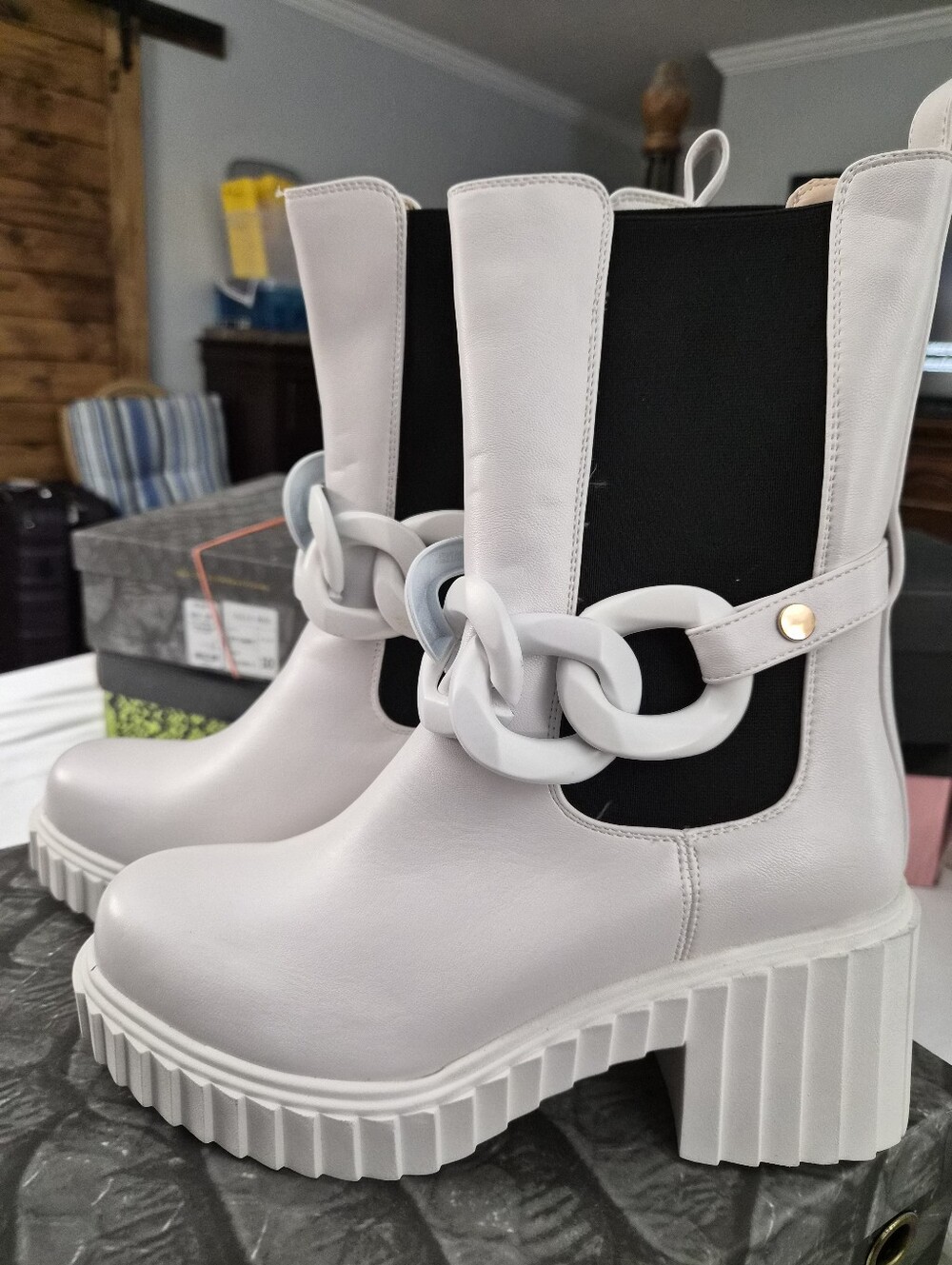 Azalea Wang Brand New Slip-on Chunky Boots